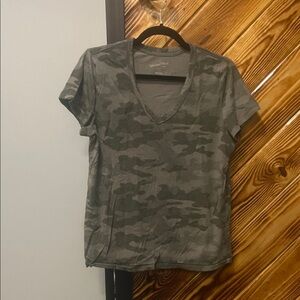 Universal Thread Green Camo Short Sleeve Tee